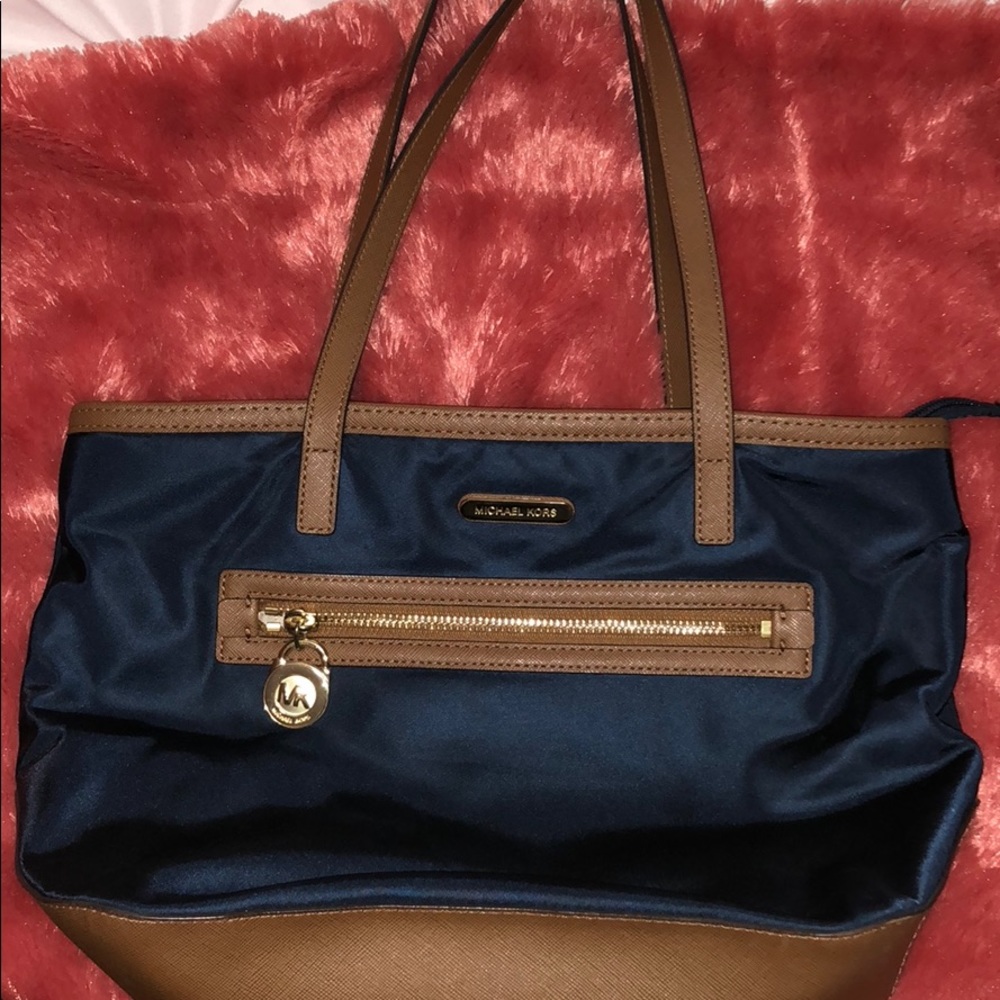 NEVER WORN BRAND NEW Navy Michael Kors purse